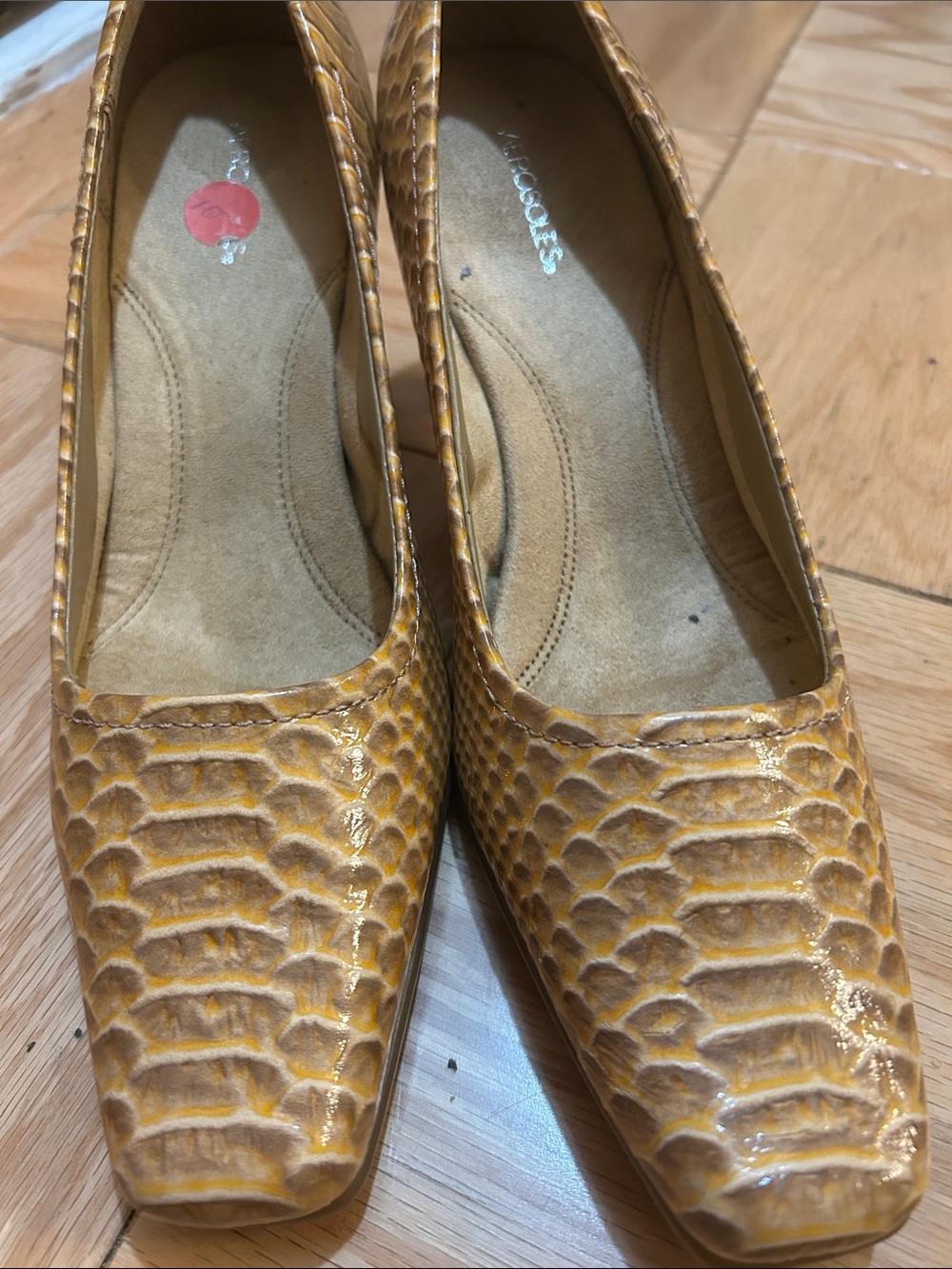 Aerosoles Textured Pumps